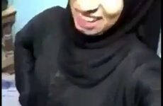 محجبة بتصور نفسها لحبيبها - سكس مصري