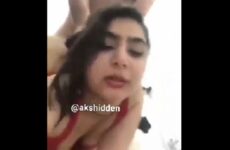 مصرية تتناك وهي تتصور سيلفي - سكس مصري