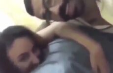 يتصور سيلفي مع زوجته وهي تتناك من صديقه - سكس مصري